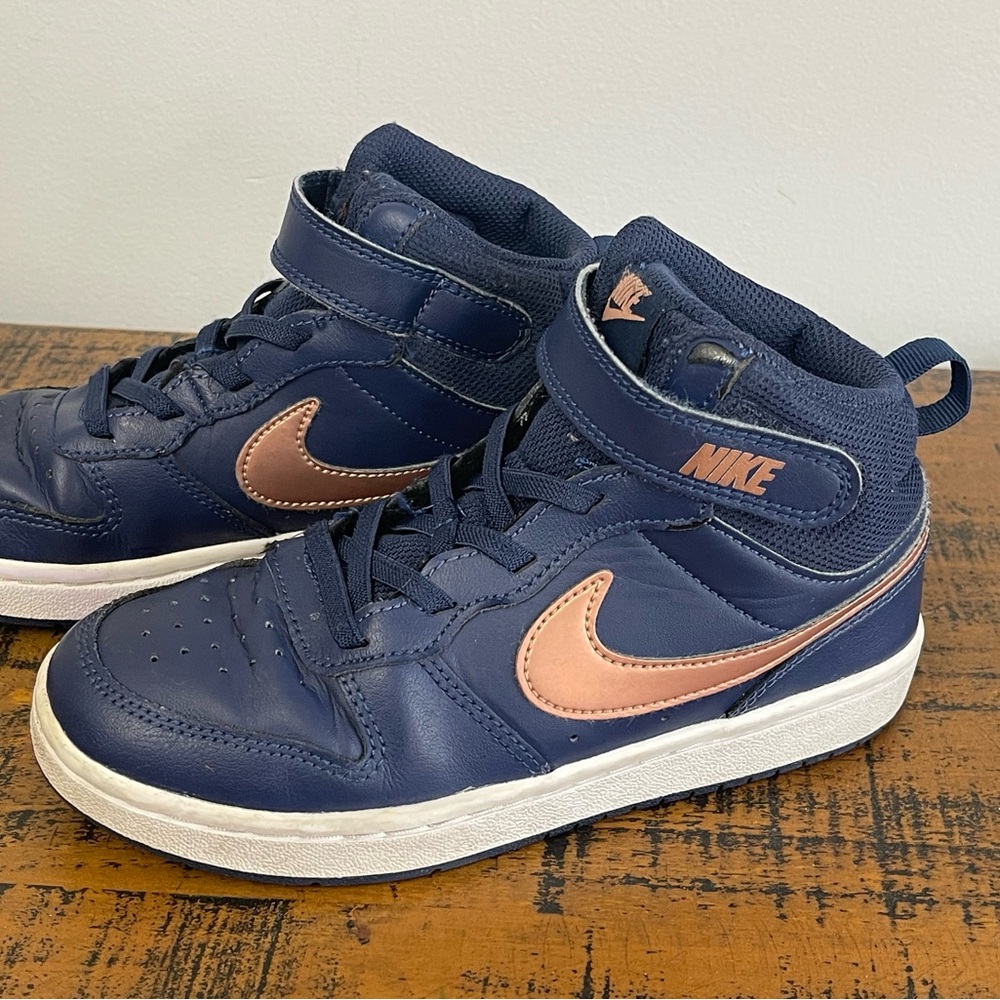 Nike Boys Kids Sz 1.5 Y GS Navy Blue Metallic Bronze Court Borough $197 Retail
